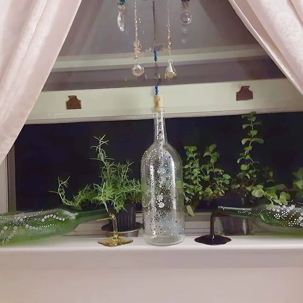 Creative Spilled Wine Bottle Holder 